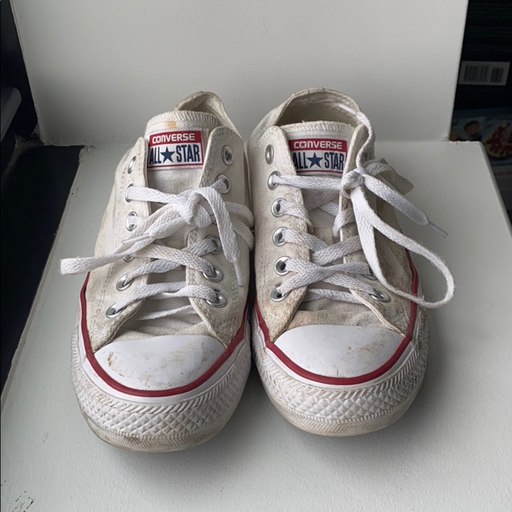 Very dirty white converse 😅